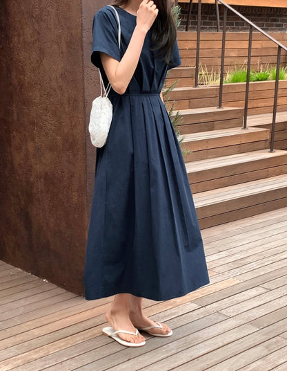 圓領收腰顯瘦連身裙