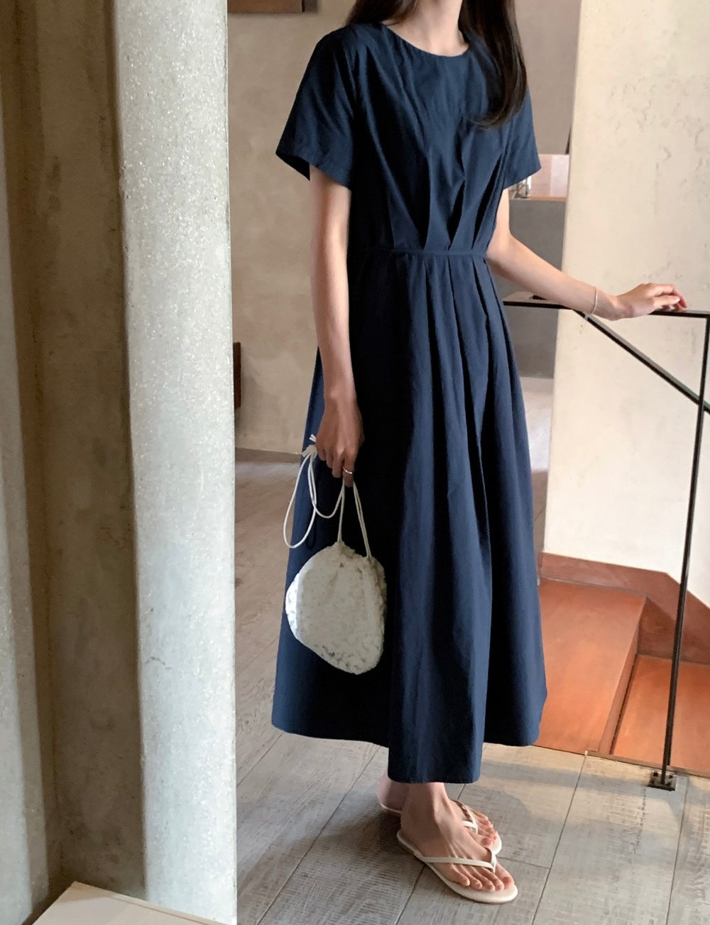 圓領收腰顯瘦連身裙