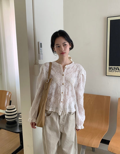 ラウンドネックレース刺繍ブラウス