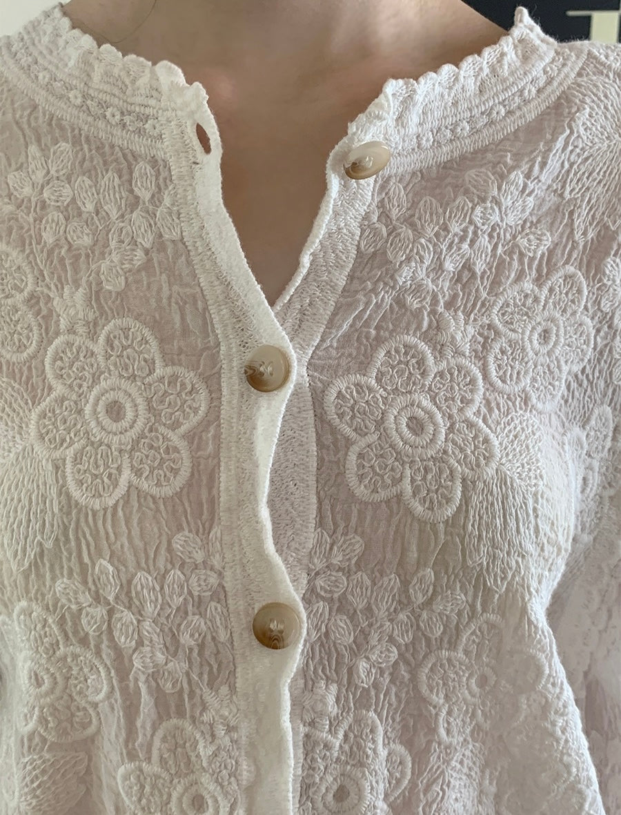 ラウンドネックレース刺繍ブラウス