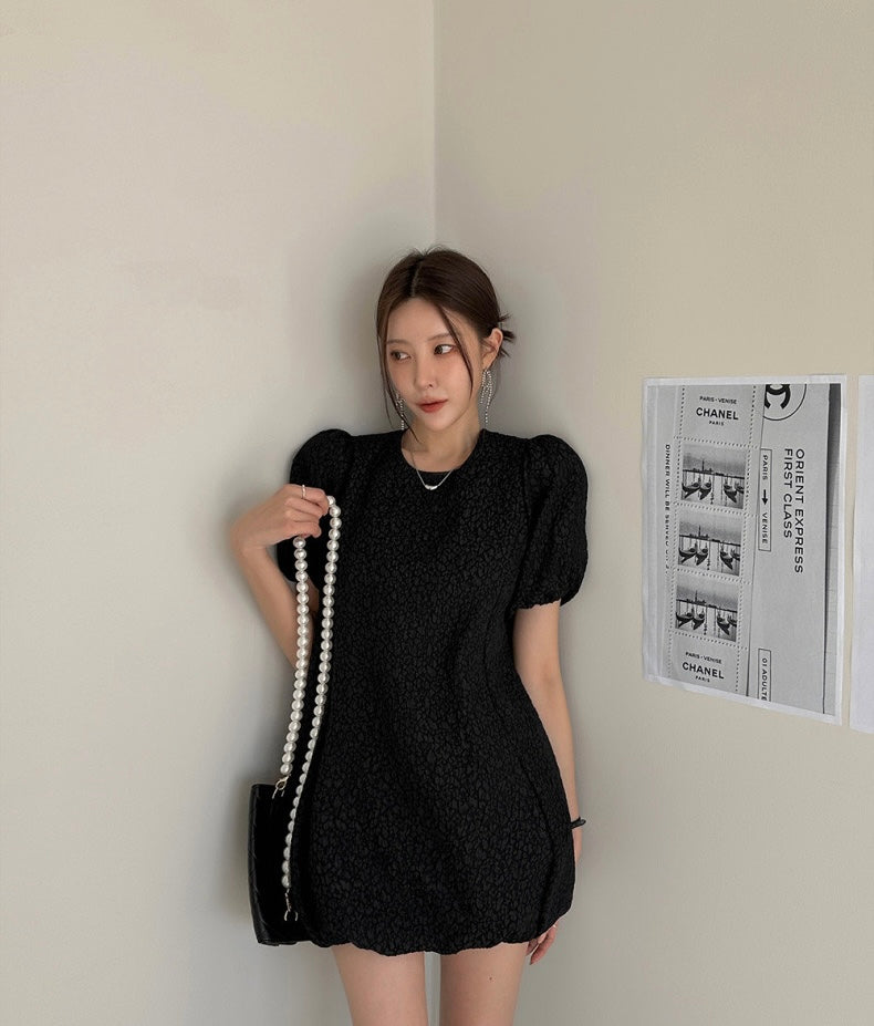 肌理感收腰顯瘦花苞連身裙