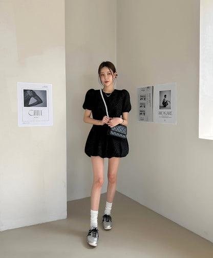 肌理感收腰顯瘦花苞連身裙