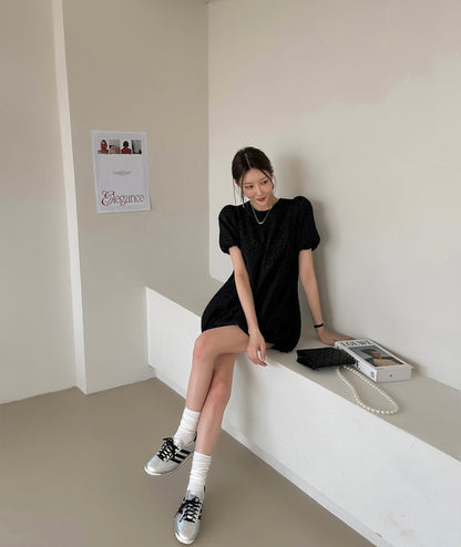 肌理感收腰顯瘦花苞連身裙