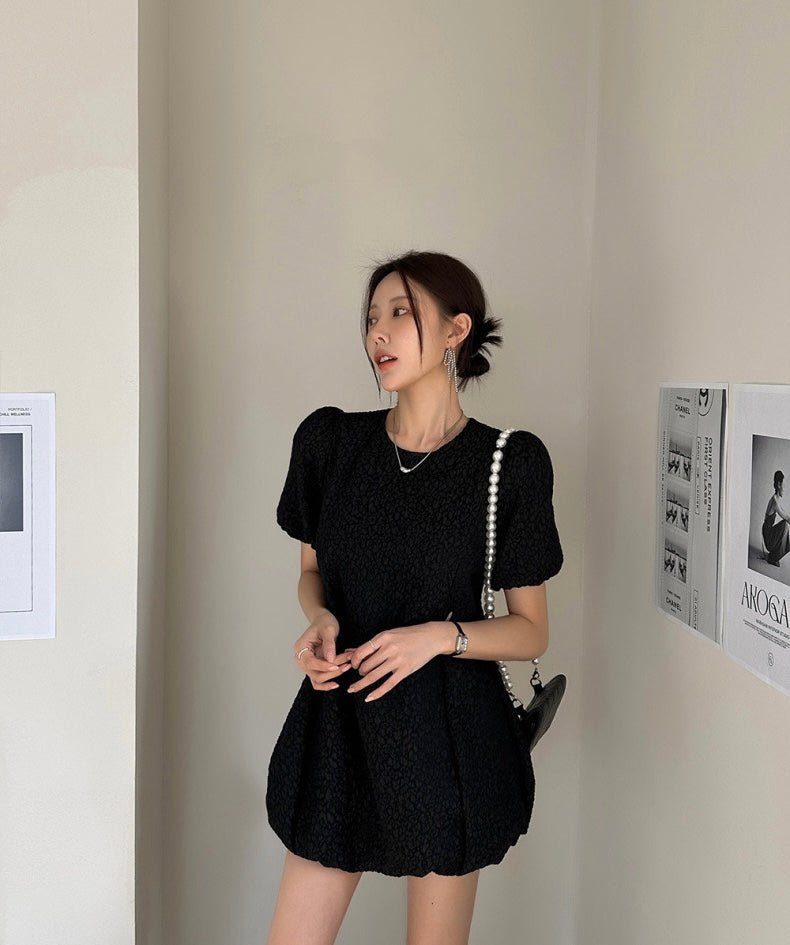 肌理感收腰顯瘦花苞連身裙