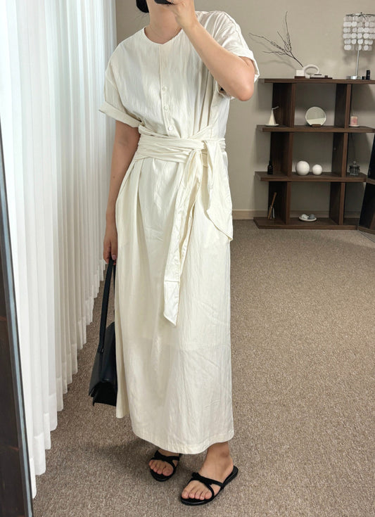圓領單排扣綁帶收腰連身裙