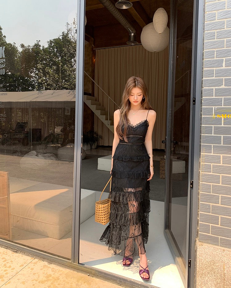 セクシーなレースのスリップドレス