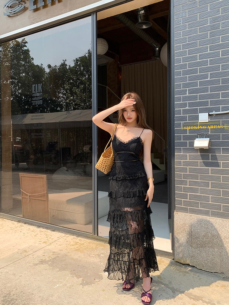 セクシーなレースのスリップドレス