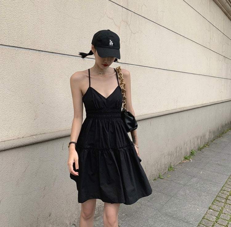 V領收腰蓬蓬大擺吊帶裙