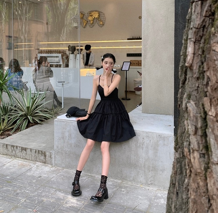 V領收腰蓬蓬大擺吊帶裙