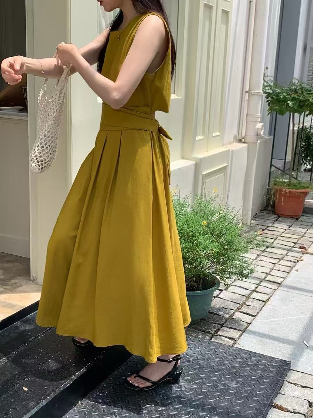 復古交叉綁帶收腰露背連身裙