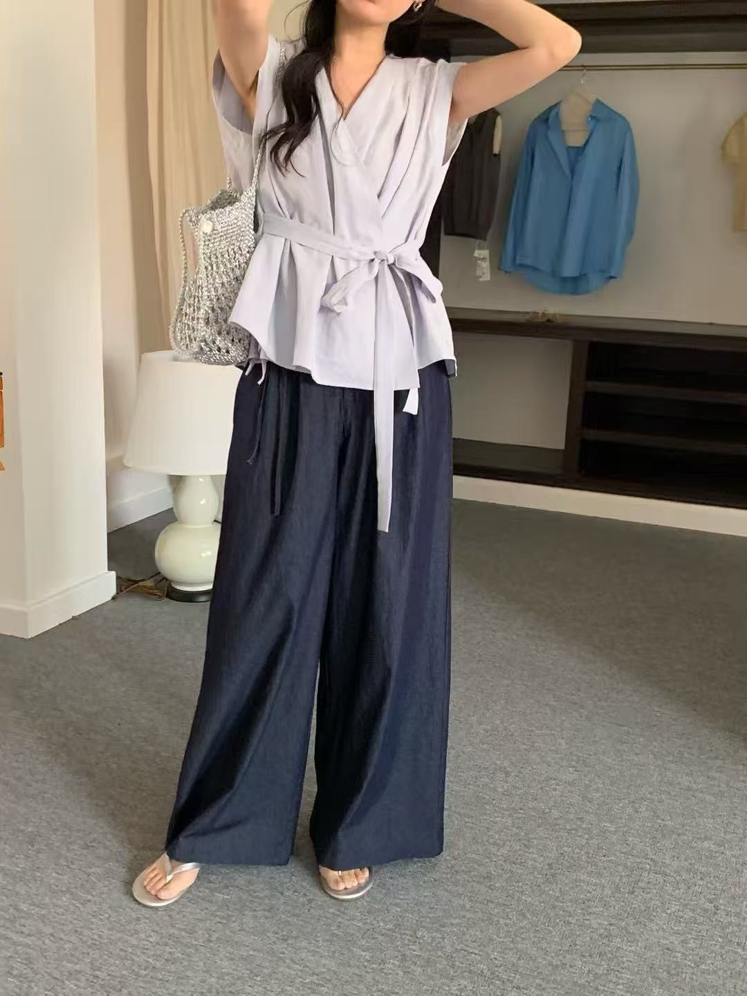 系帶交叉V領收腰百搭恤衫