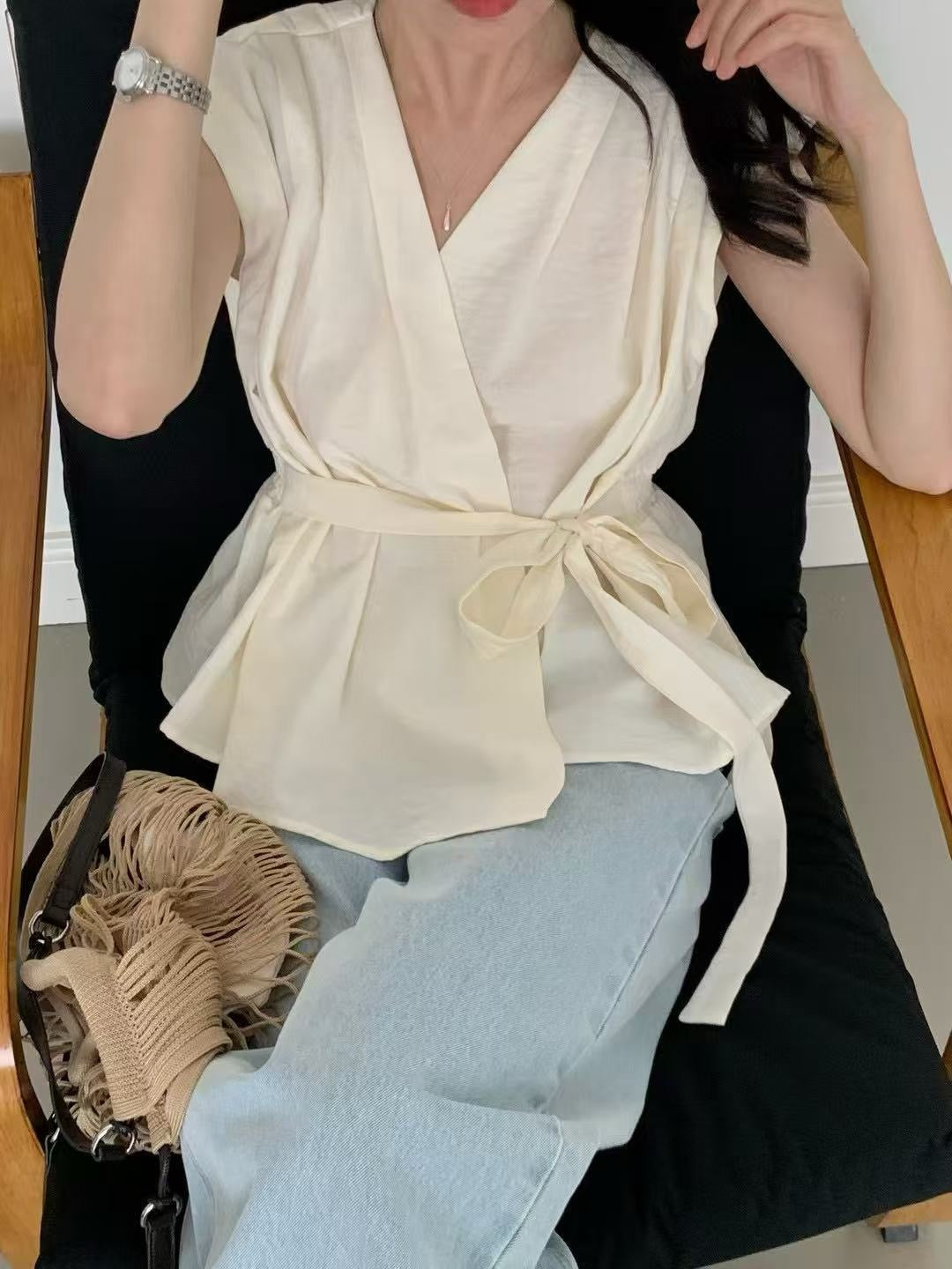 系帶交叉V領收腰百搭恤衫