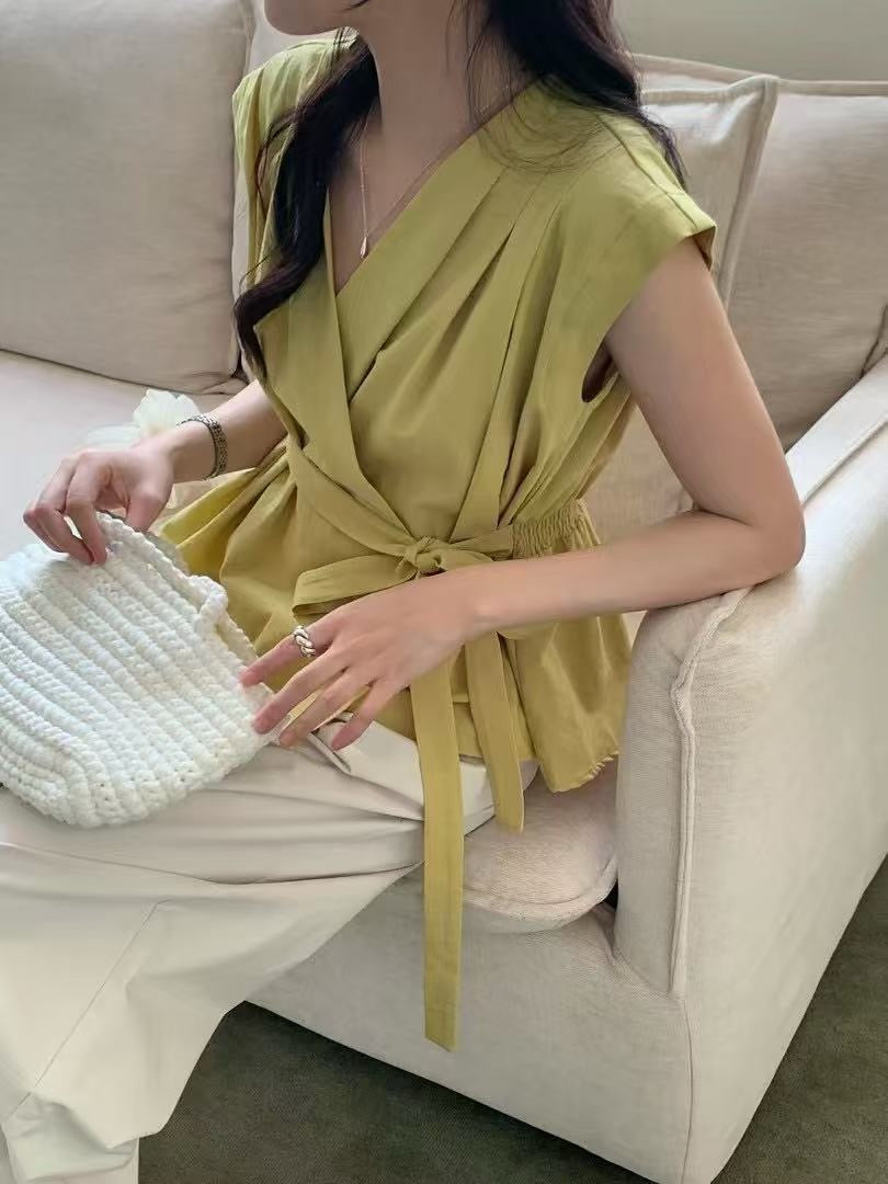 系帶交叉V領收腰百搭恤衫