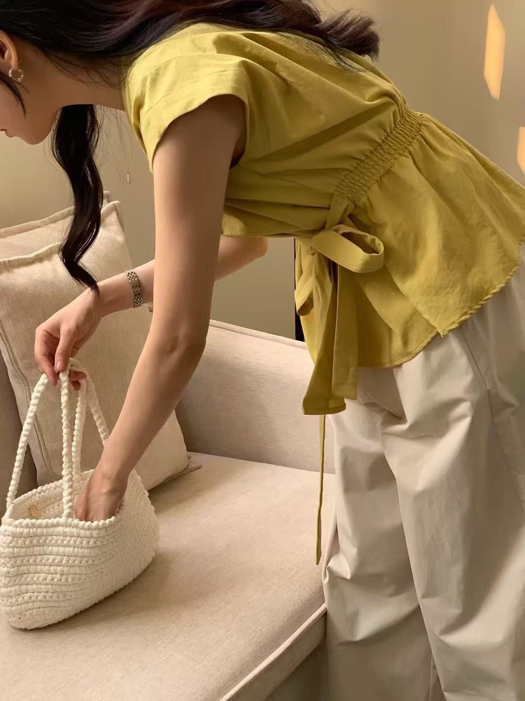 系帶交叉V領收腰百搭恤衫