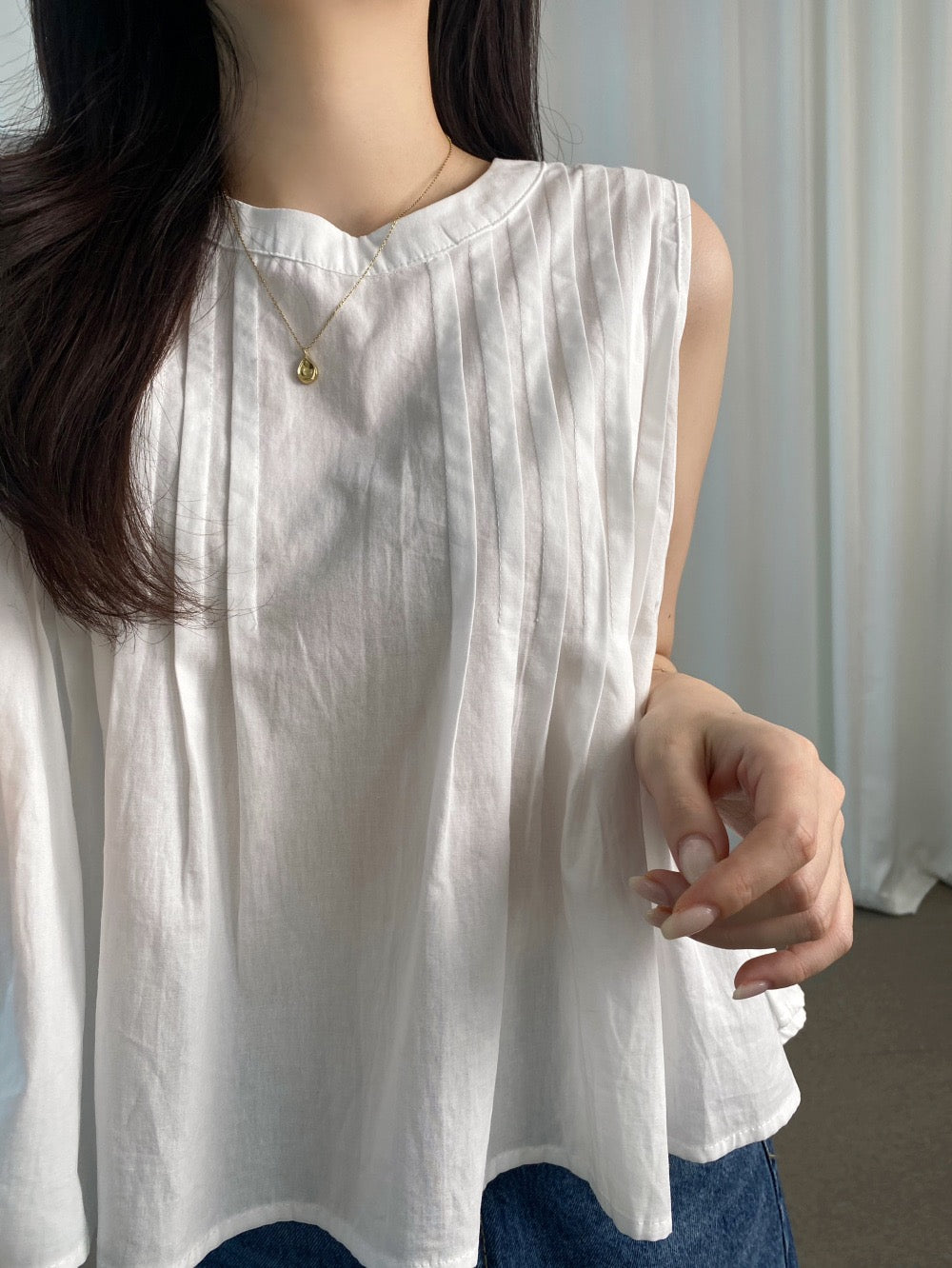 重工壓褶圓領無袖top