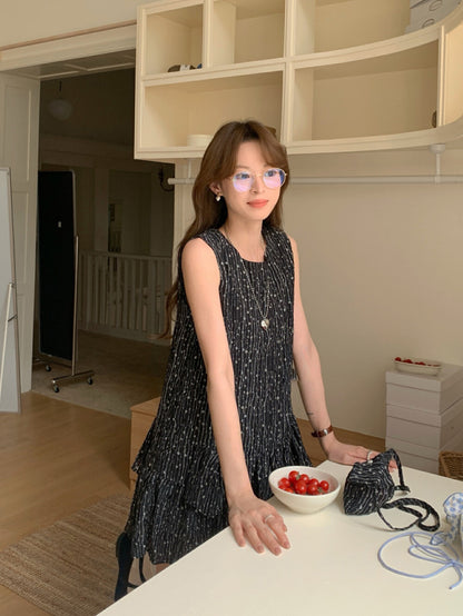 俏皮碎花背心連身裙