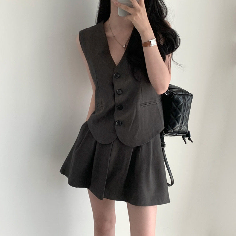 Vintage V-neck Vest + High-waisted Pleated Skirt Pants Set