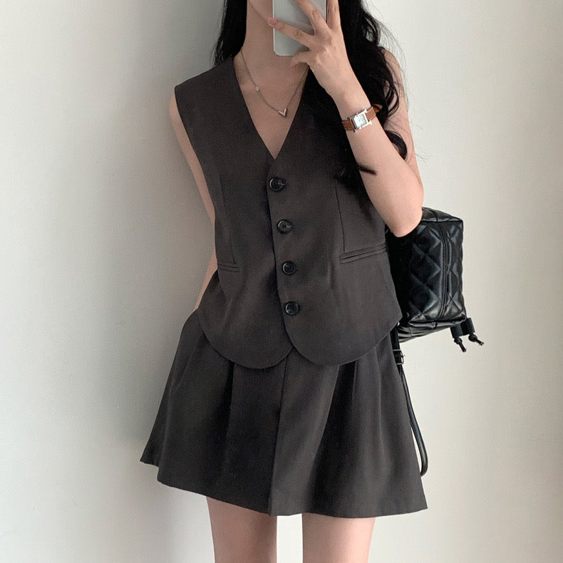 Vintage V-neck Vest + High-waisted Pleated Skirt Pants Set