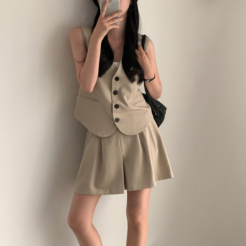 Vintage V-neck Vest + High-waisted Pleated Skirt Pants Set