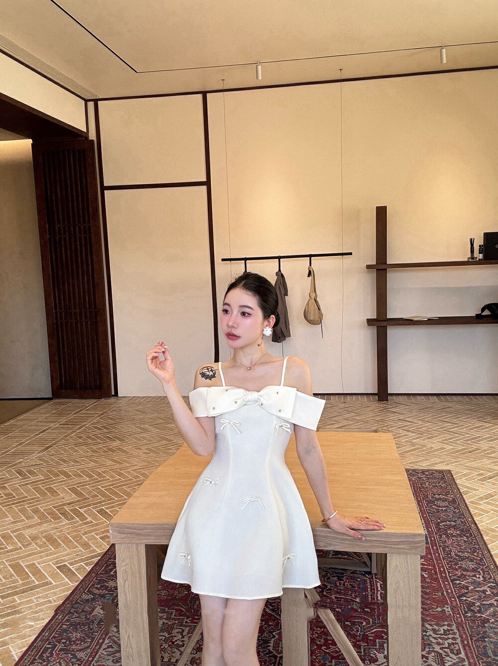 蝴蝶結鑲鑽修身連身裙