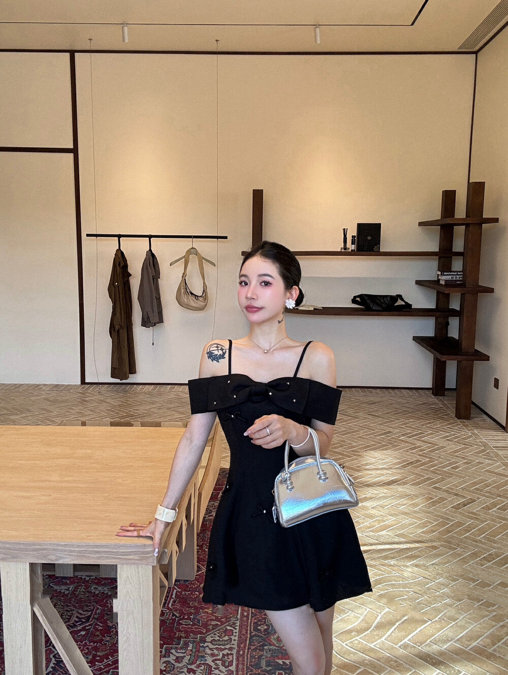 蝴蝶結鑲鑽修身連身裙