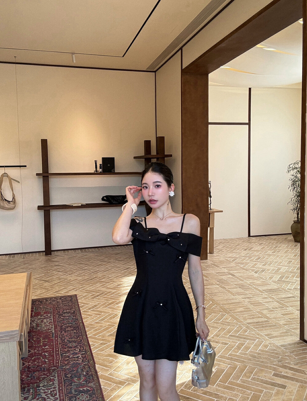 蝴蝶結鑲鑽修身連身裙