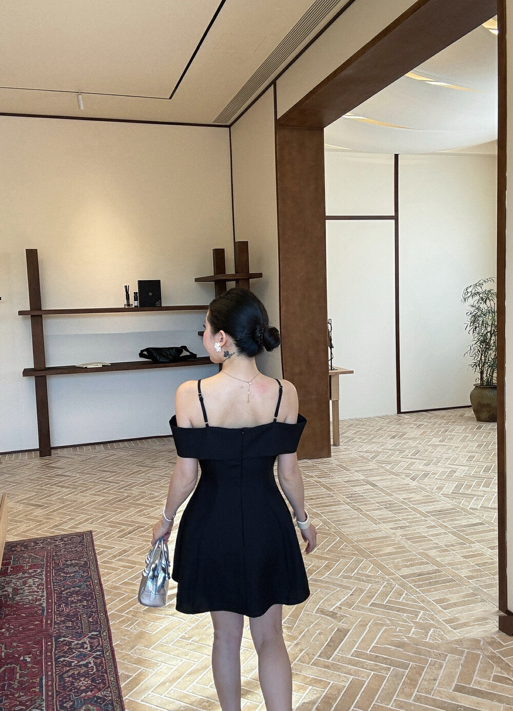 蝴蝶結鑲鑽修身連身裙