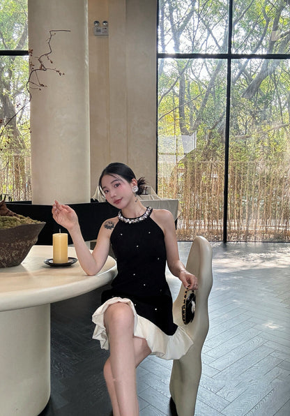 ストーン付きフリルスリムワンピース