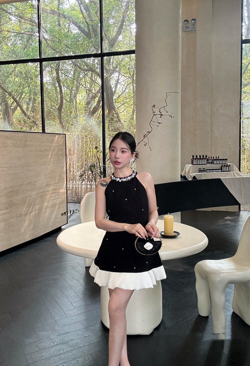 ストーン付きフリルスリムワンピース