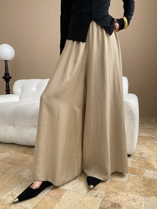 リネン素材のドレープワイドパンツ