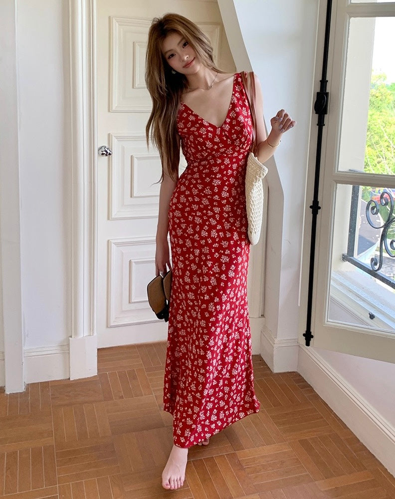 V-neck Floral Print Bodycon Dress with a Cinched Waist