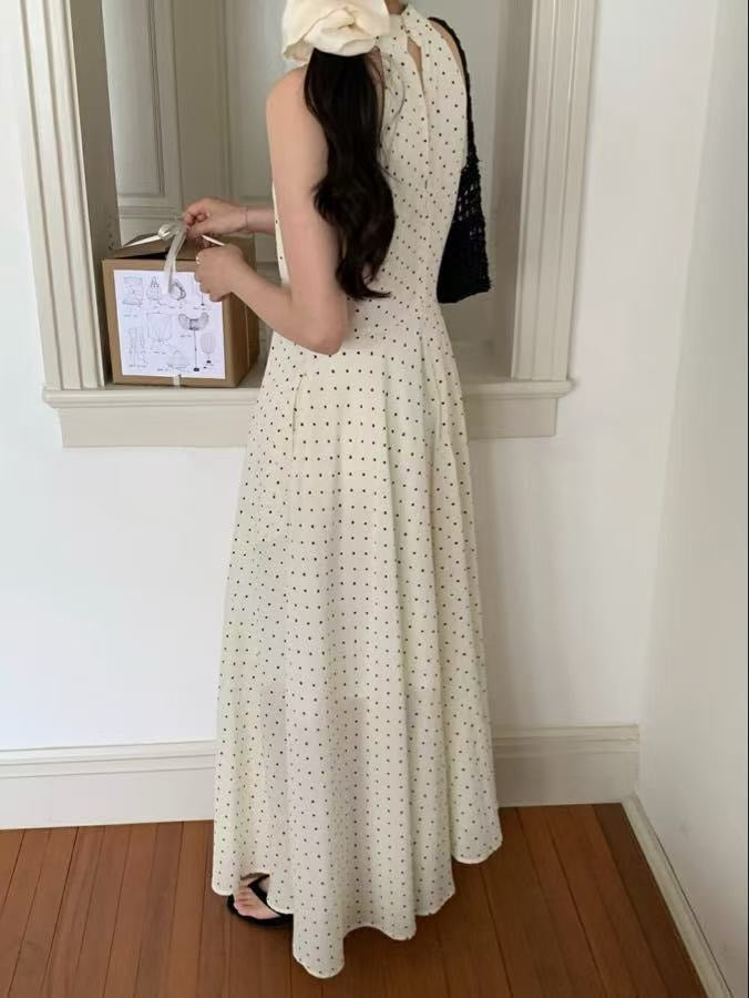 Vネックノースリーブドットワンピース