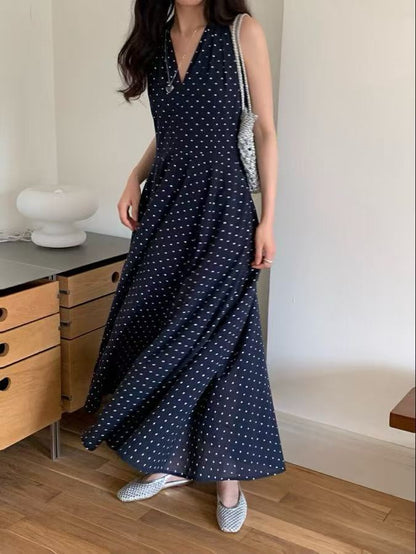 Vネックノースリーブドットワンピース