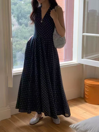 Vネックノースリーブドットワンピース