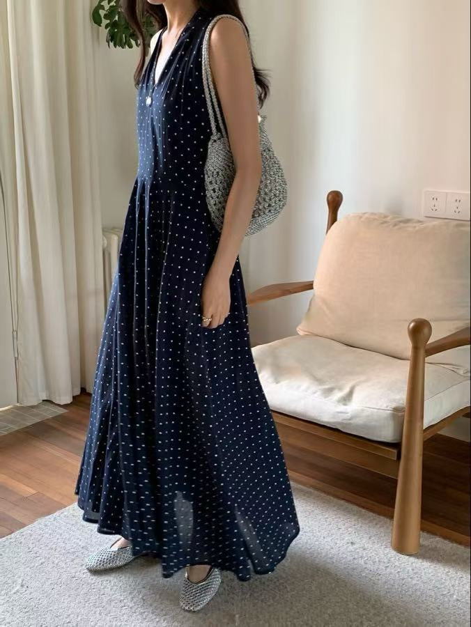 Vネックノースリーブドットワンピース