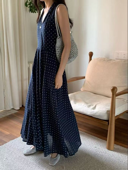 Vネックノースリーブドットワンピース