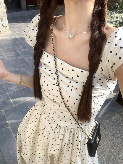 法式小飛袖波點連身裙