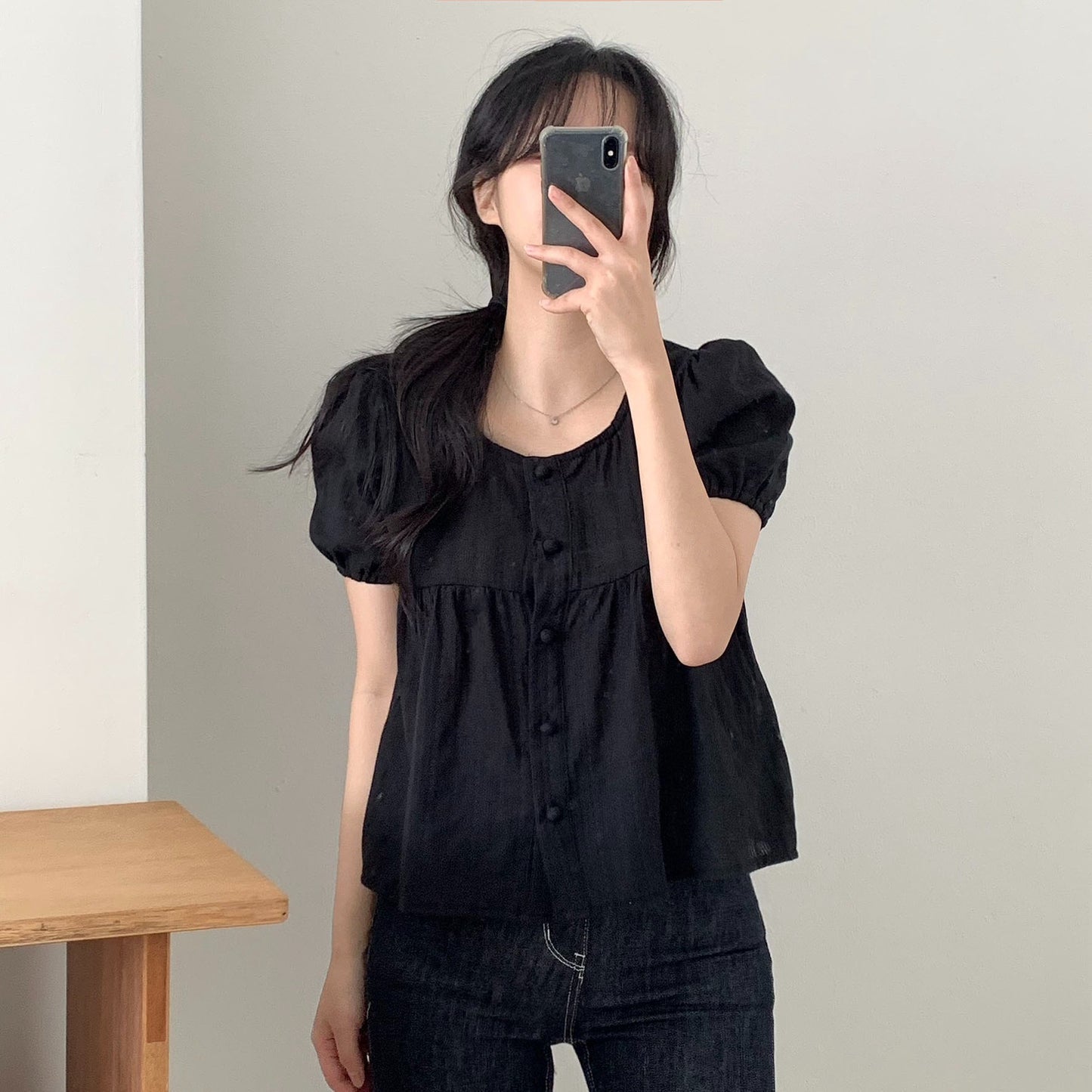 泡泡袖包扣恤衫