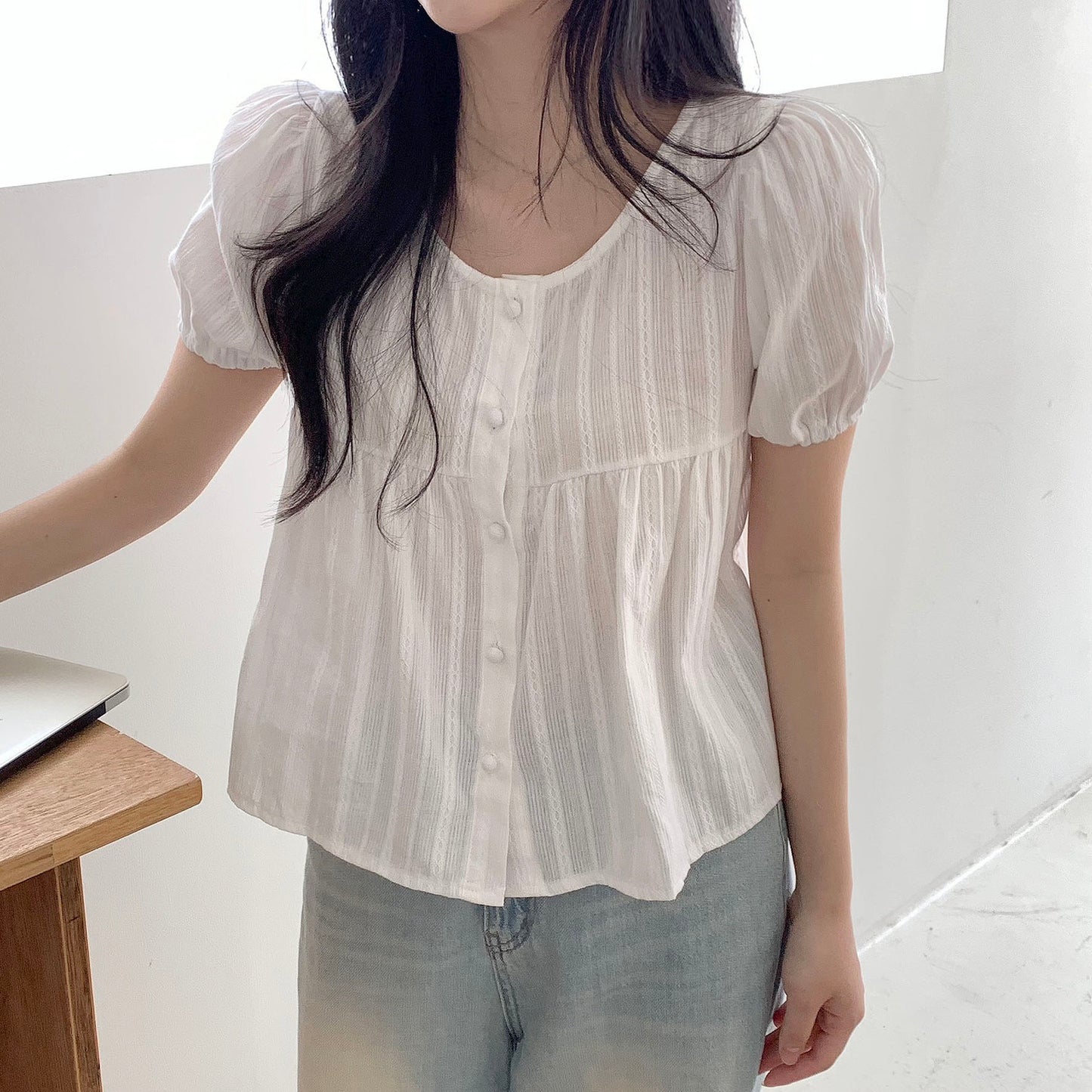 泡泡袖包扣恤衫