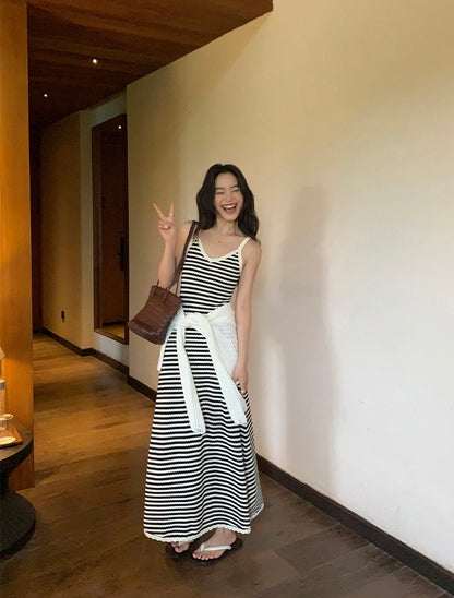 條紋V領吊帶連身裙