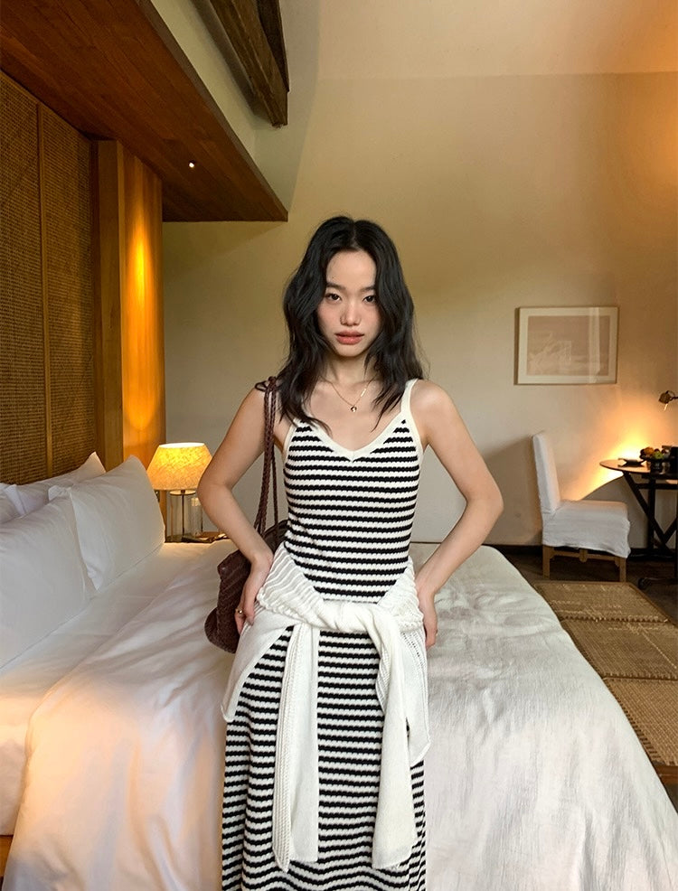 條紋V領吊帶連身裙