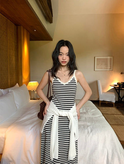 條紋V領吊帶連身裙