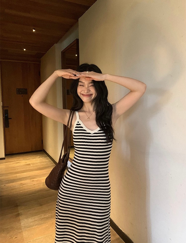 條紋V領吊帶連身裙