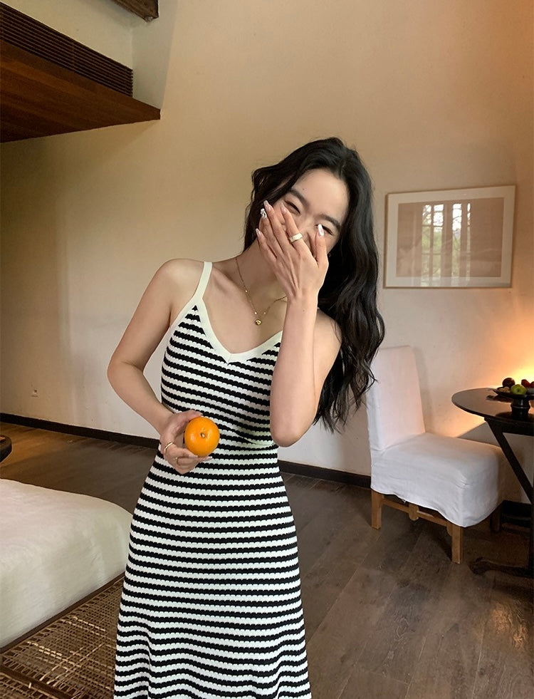 條紋V領吊帶連身裙