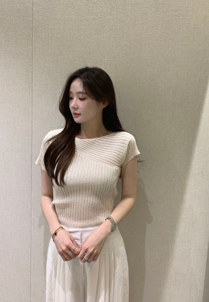 Irregular Pattern Lightweight Knit Top