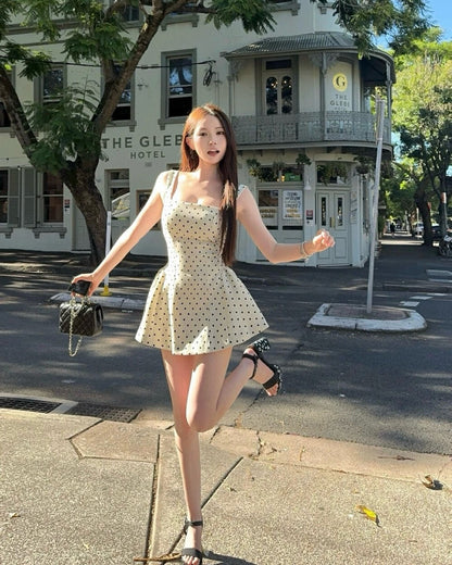 甜美波點吊帶連身短裙