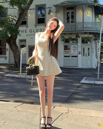 甜美波點吊帶連身短裙