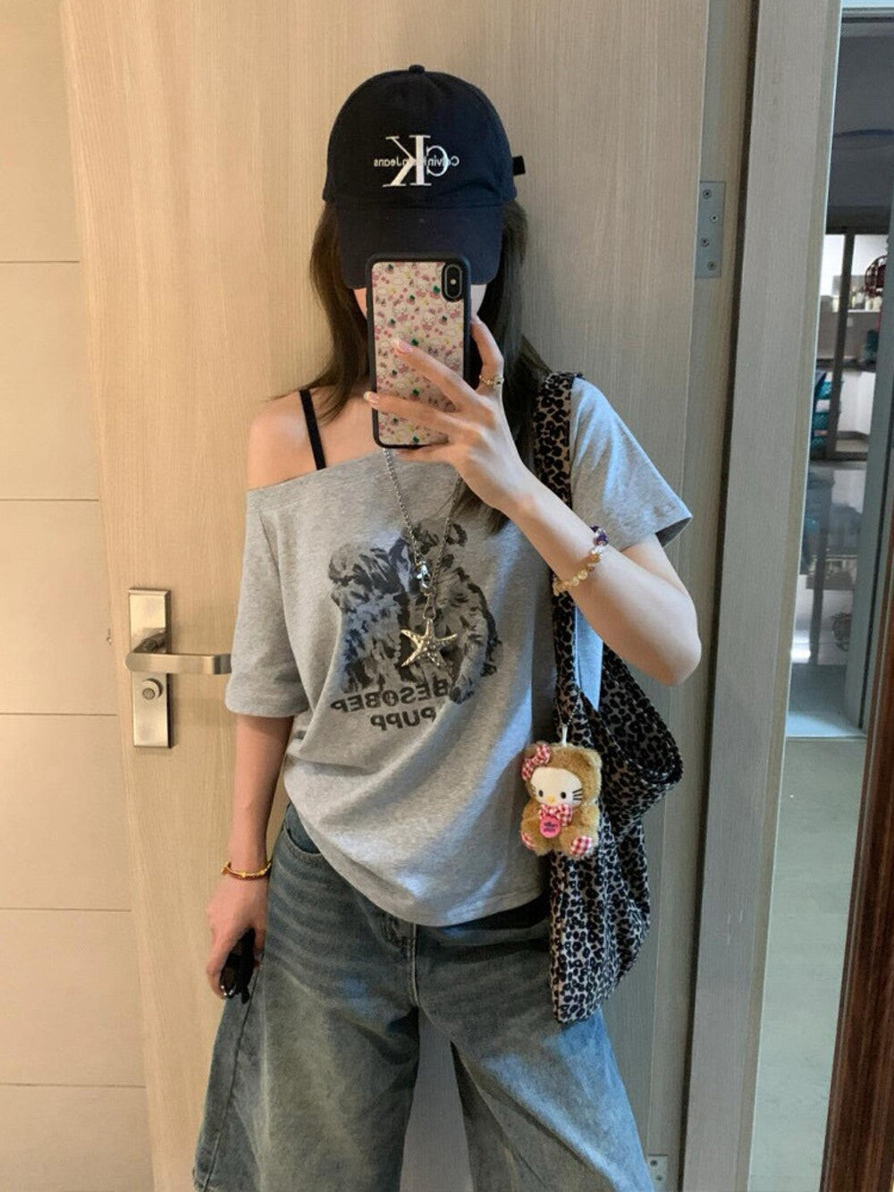 復古狗狗印花斜肩短袖