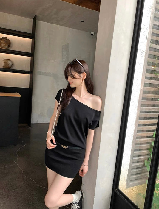 斜肩修腰針織連身裙