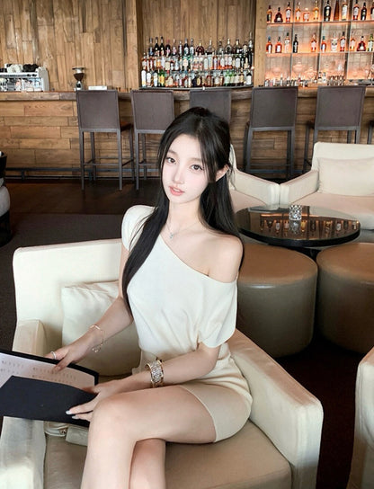 ワンショルダーウエストシェイプニットワンピース